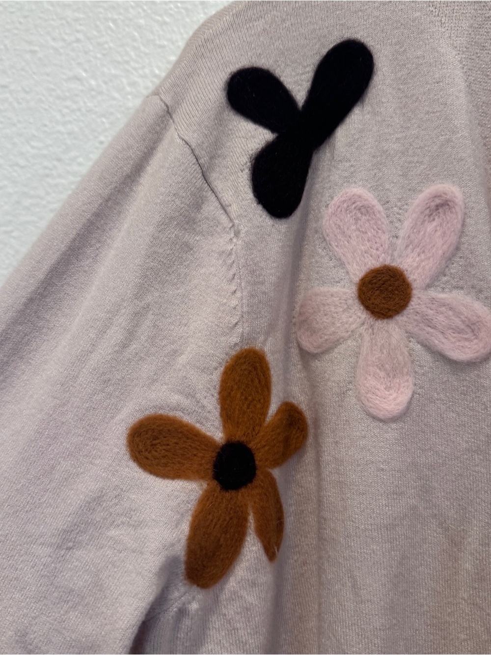 Super Soft Floral-Appliqué Open-Front Cardigan Aaeda - Boho Cottagecore - Picture 3 of 9